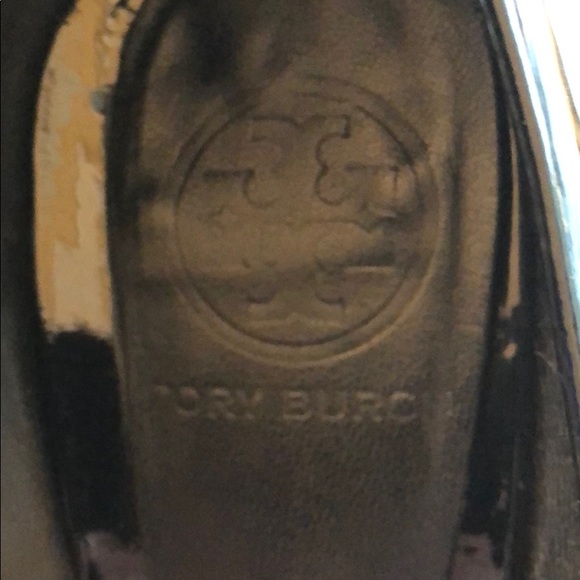 Tory Burch Black Patent Pumps size 9 - Picture 4 of 8